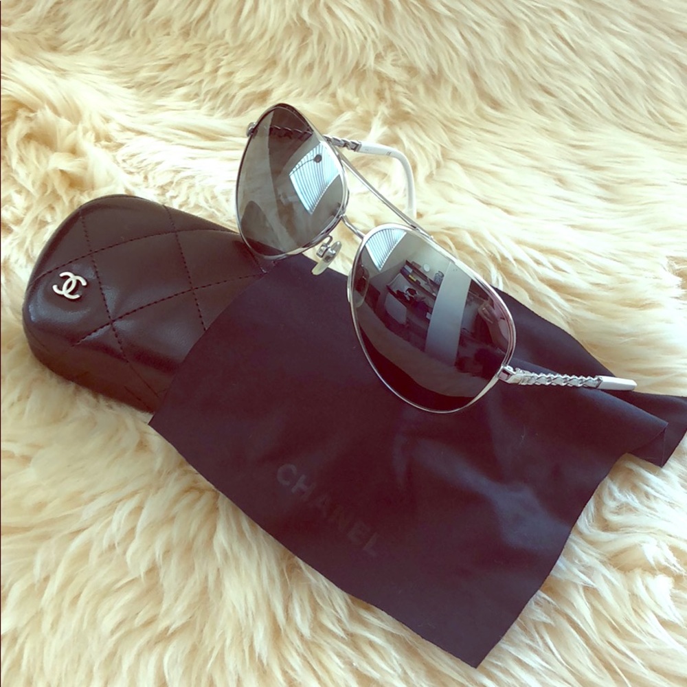 BIG SALE。 📣📣Chanel white and Silver sunglass